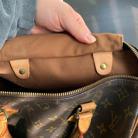 Authentic Louis Vuitton Speedy 25 w/ lock & key - Picture 3 of 8